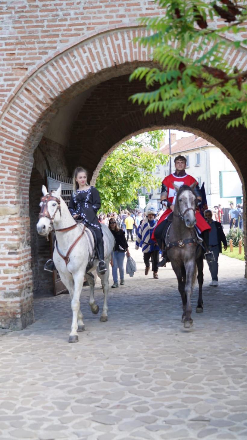 Fosta Școală de Cavalerie din Târgoviște a fost renovată. A devenit Muzeul Tradițiilor Militare 18956597