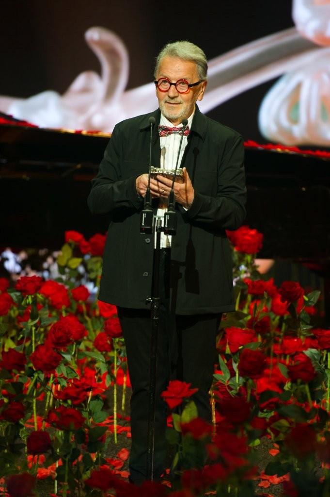 TROFEE ÎNCĂRCATE DE DRAGOSTE ȘI BUCURIE DE A FI ÎMPREUNĂ LA GALA PREMIILOR UNITER 18956826