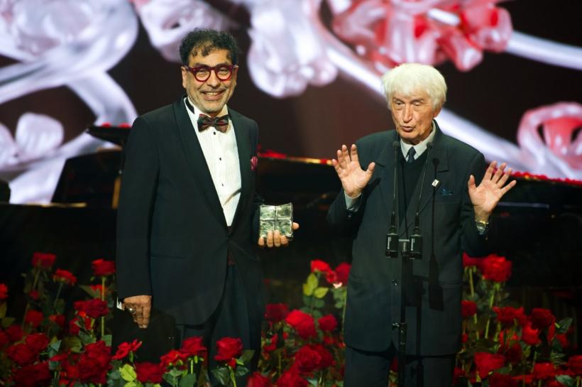 TROFEE ÎNCĂRCATE DE DRAGOSTE ȘI BUCURIE DE A FI ÎMPREUNĂ LA GALA PREMIILOR UNITER 18956831