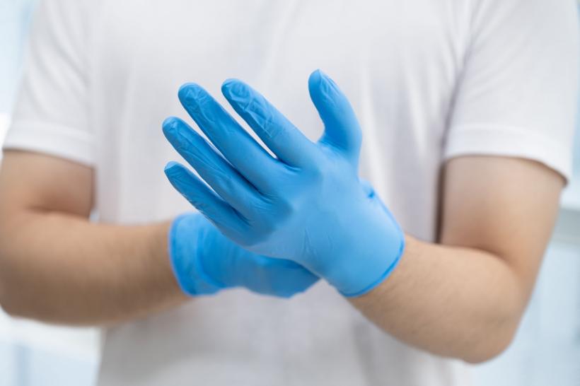 4 lucruri mici care te ajută să scapi de muștele din bucătărie
