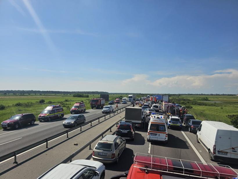 Un copil mort și patru răniți, bilanțul accidentului de pe autostrada București-Pitești 18957035