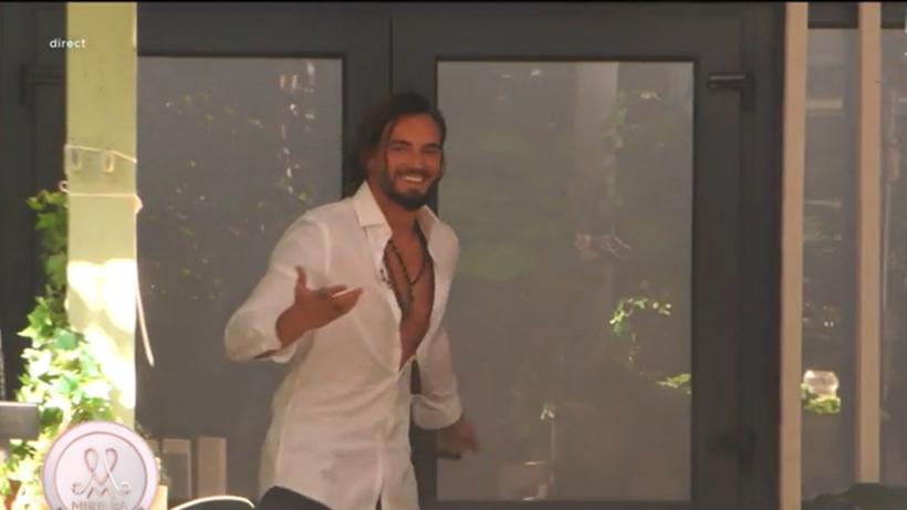 Cea mai așteptată apariție în reality show-ul Mireasa a avut loc, în direct, la Antena 1: ”din Tenerife... Cristian Marinescu!” 18957045