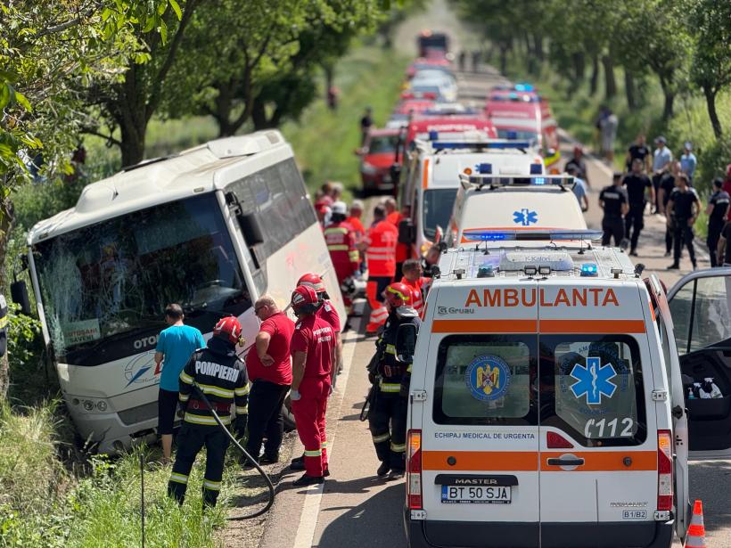 Planul Roșu activat la Botoșani: Un autocar cu persoane s-a răsturnat 18957144