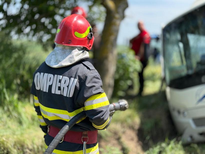Planul Roșu activat la Botoșani: Un autocar cu persoane s-a răsturnat 18957146