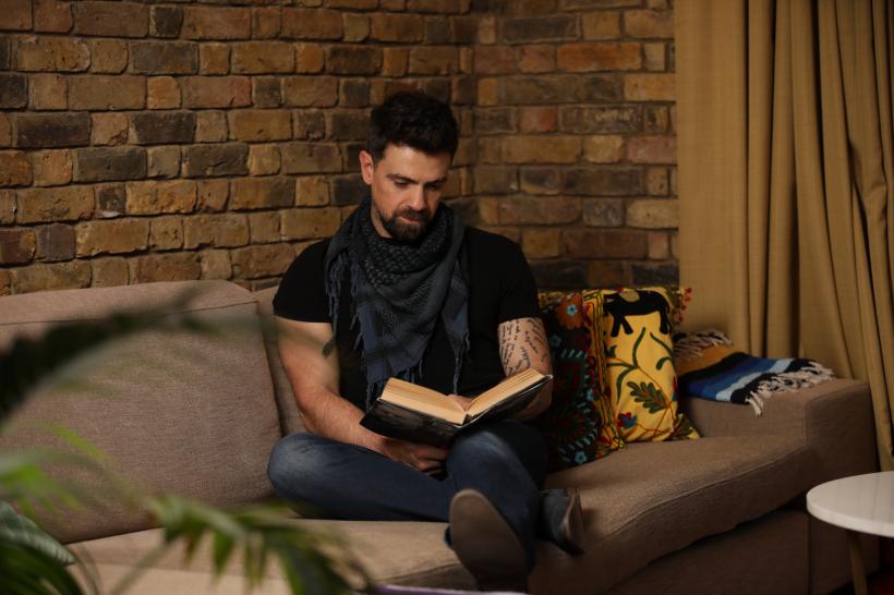 Cap în cap cu scriitorul Leo Vardiashvili: „Noi, ca specie, încă nu ne-am dumirit cum putem preveni (re)apariţia dictaturilor-buruieni!” 18957006