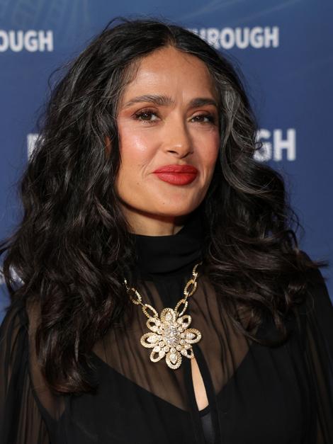 Salma Hayek, sexy și naturală la 58 de ani: trucul surprinzător pentru acoperirea firelor albe 18957063