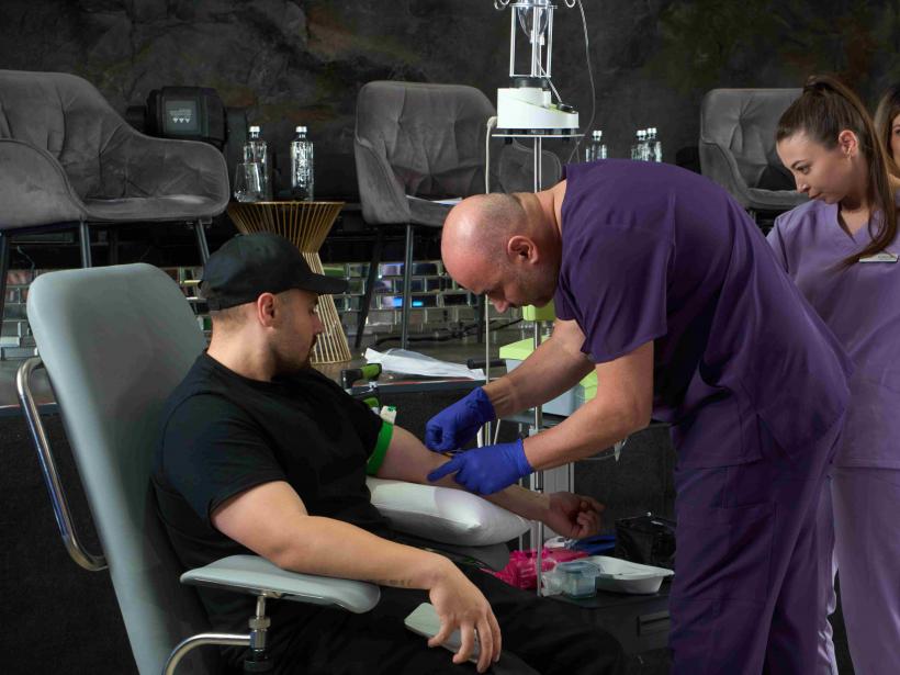 Dr. Mihai Băican, despre terapia PRP: „De multe ori, rezultatele sunt spectaculoase. Nu trebuie să fii tânăr ca să ai potențial de regenerare” 18957187