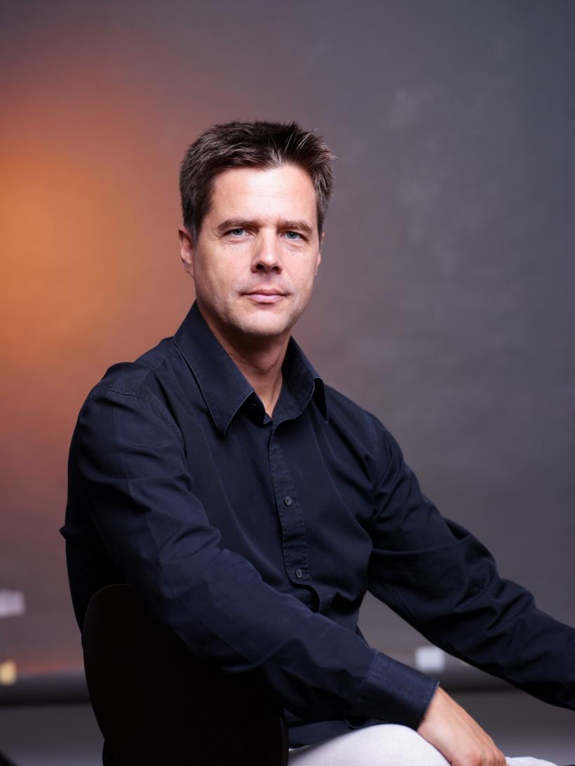 Două celebrități pe scena Sălii Radio: violonista Sarah Nemţanu și dirijorul Christoph König 18957367