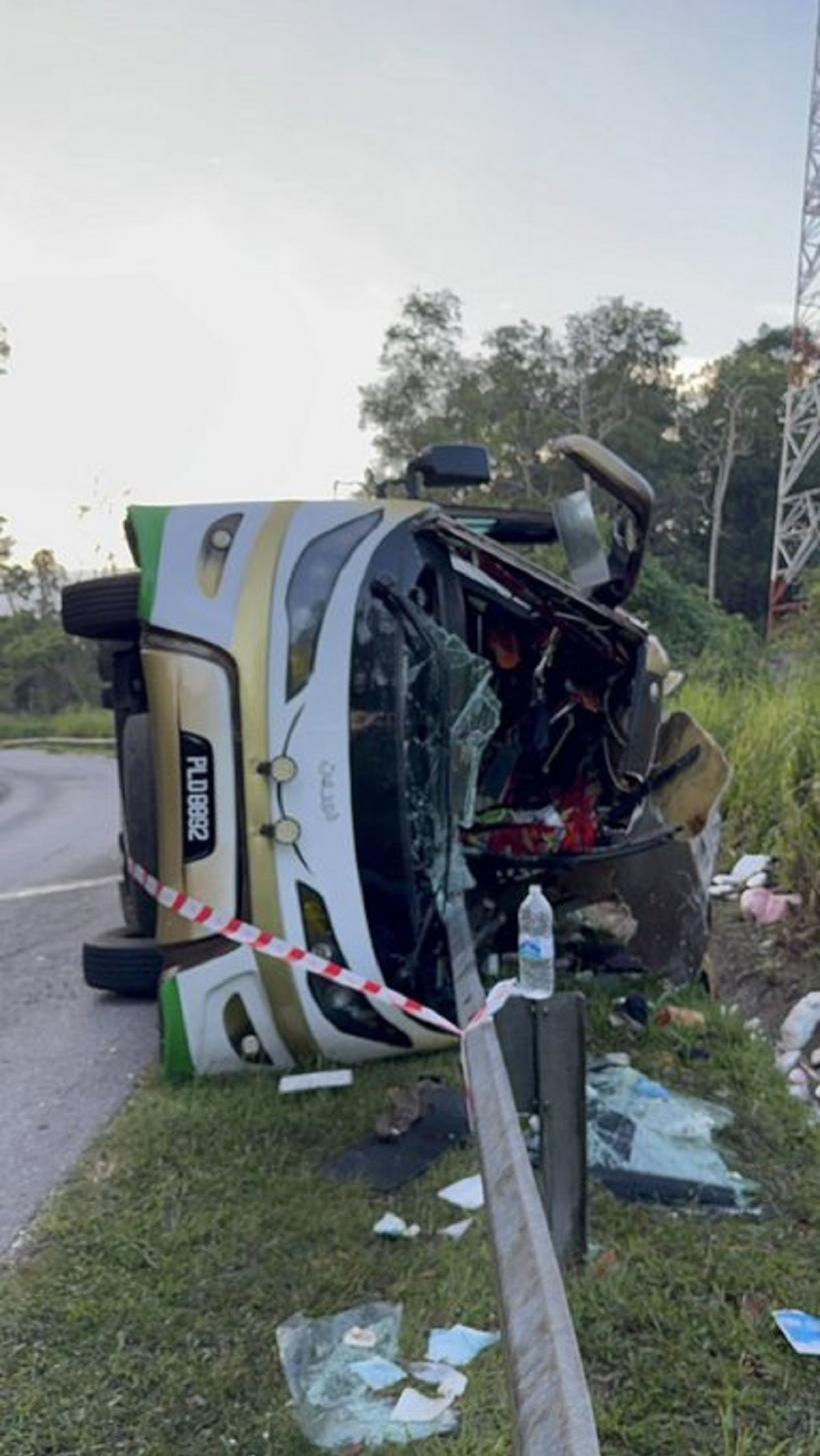 Accident cumplit cu un autocar care transporta studenți. Cel puțin 15 oameni au murit 18957702