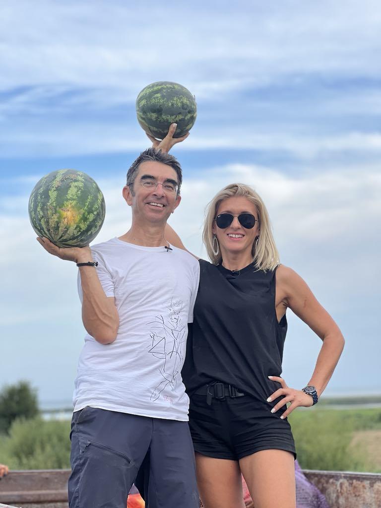 Diseară, de la 20.30, la Antena 1, Oana Paraschiv, Mihai Găinușă, Paula Chirilă și Mane Voicu intră în hora „Poftiți pe la noi: Poftiți la întrecere” 18957729