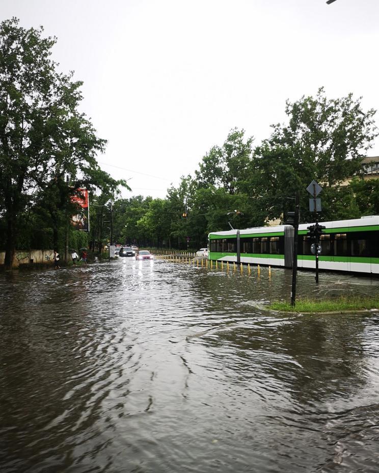 Furtuna de luni din Capitală a paralizat transportul în comun  18957822