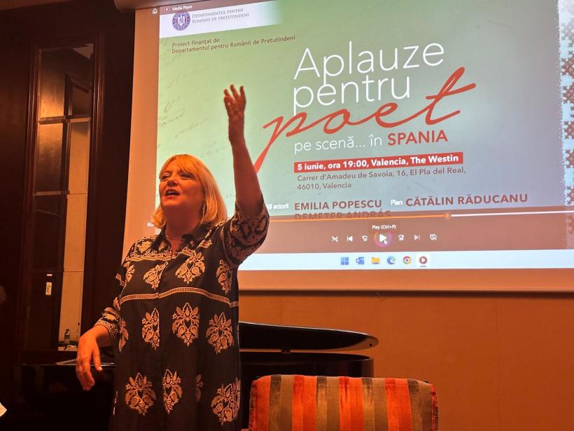 Aplauze pentru poet pe scenă...în Spania, cu actorii Emilia Popescu, Demeter András și pianistul Cătălin Răducanu, a impresionat românii din diaspora, la Barcelona, Madrid și Valencia 18958033