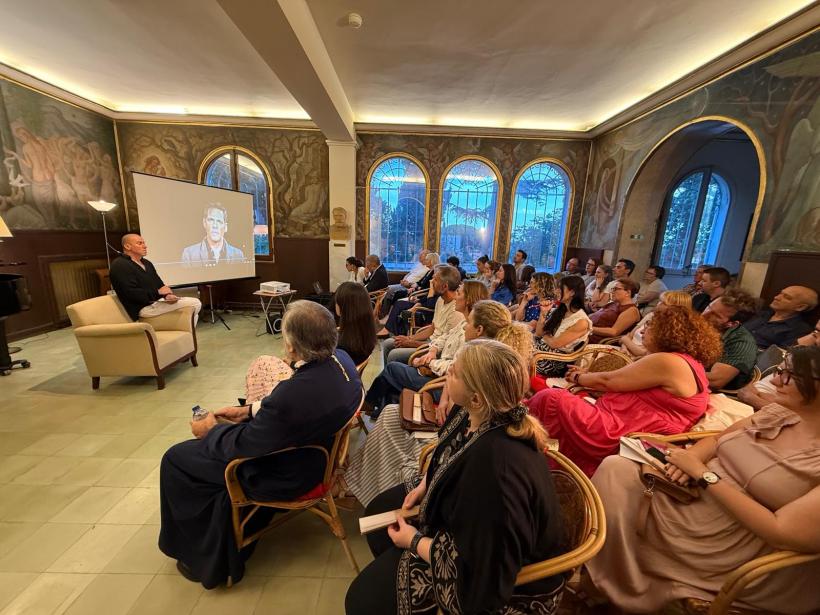 Aplauze pentru poet pe scenă...în Spania, cu actorii Emilia Popescu, Demeter András și pianistul Cătălin Răducanu, a impresionat românii din diaspora, la Barcelona, Madrid și Valencia 18958039