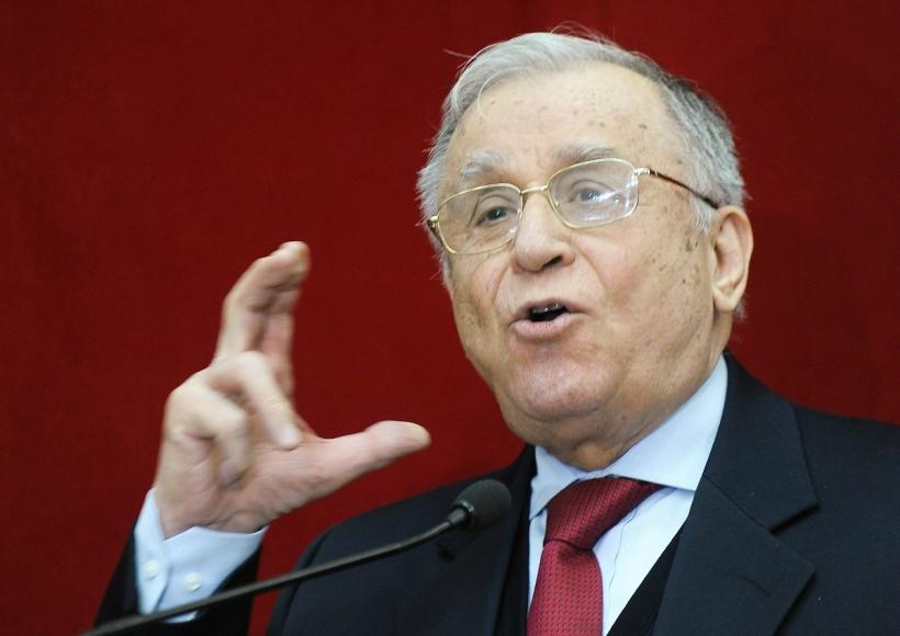 Ion Iliescu, tumoare pulmonară extinsă, cu posibile metastaze. Ce spun medicii