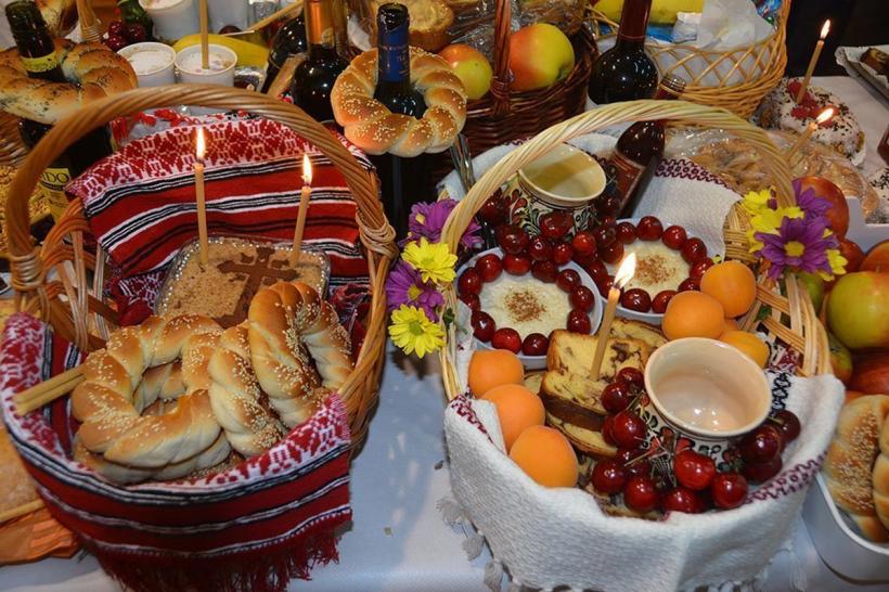 Moșii: semnificații, tradiții, amintiri 18957937