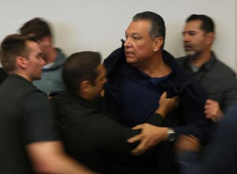 Senator american, încătușat la conferința de presă a secretarei Kristi Noem pentru că a pus o întrebare