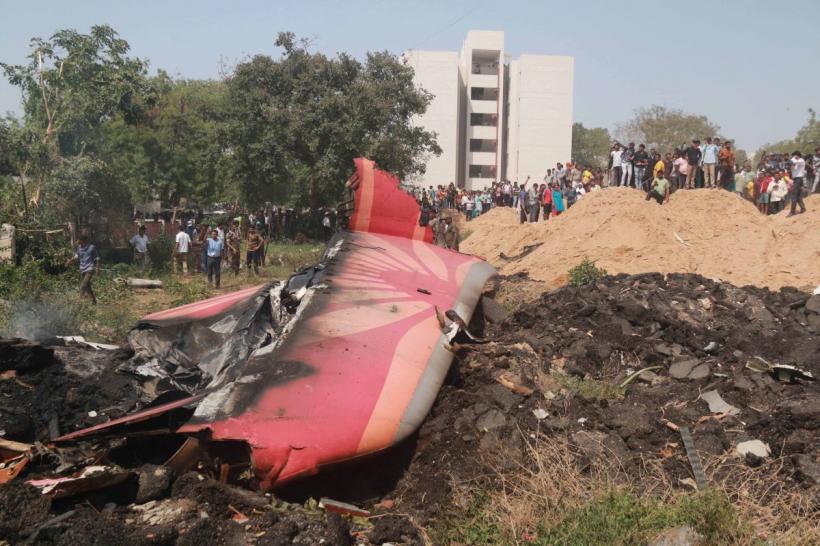 Cel mai grav dezastru aviatic din lume: Salvatorii caută dispăruți după prăbușirea avionului Air India