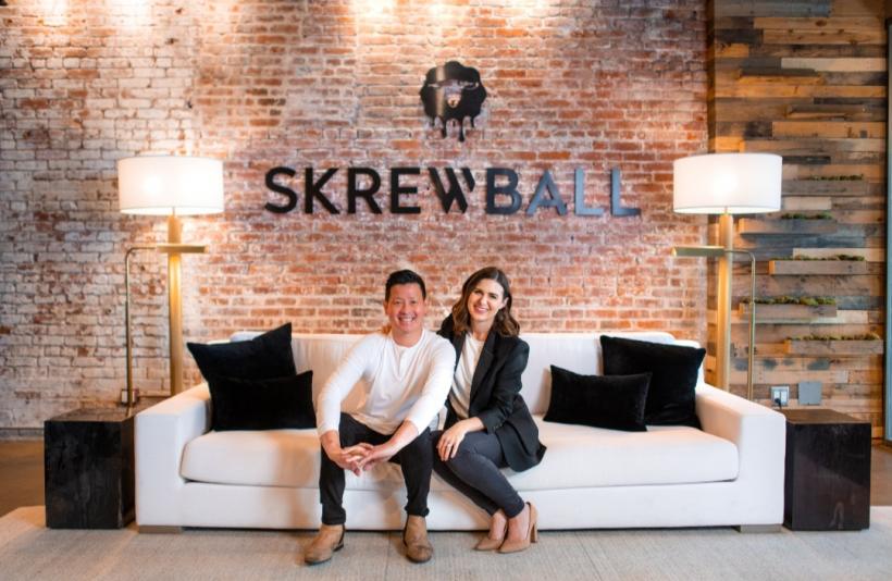 Povestea incredibilă a unui refugiat care a transformat ghinioanele în cel mai mare succes 18958531