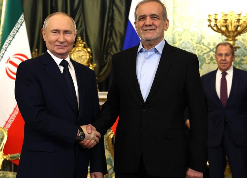 Putin &quot;condamnă&quot; atacurile israeliene şi îi propune lui Netanyahu rolul său de mediator cu Iranul