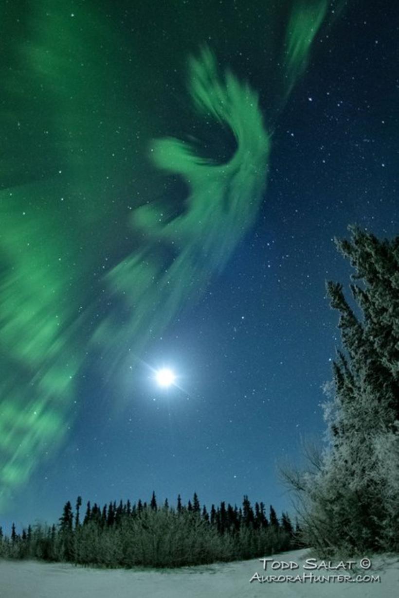 Sâmbătă, Pământul va fi lovit de o furtună geomagnetică moderată. Aurora Boreală va fi vizibilă la New York