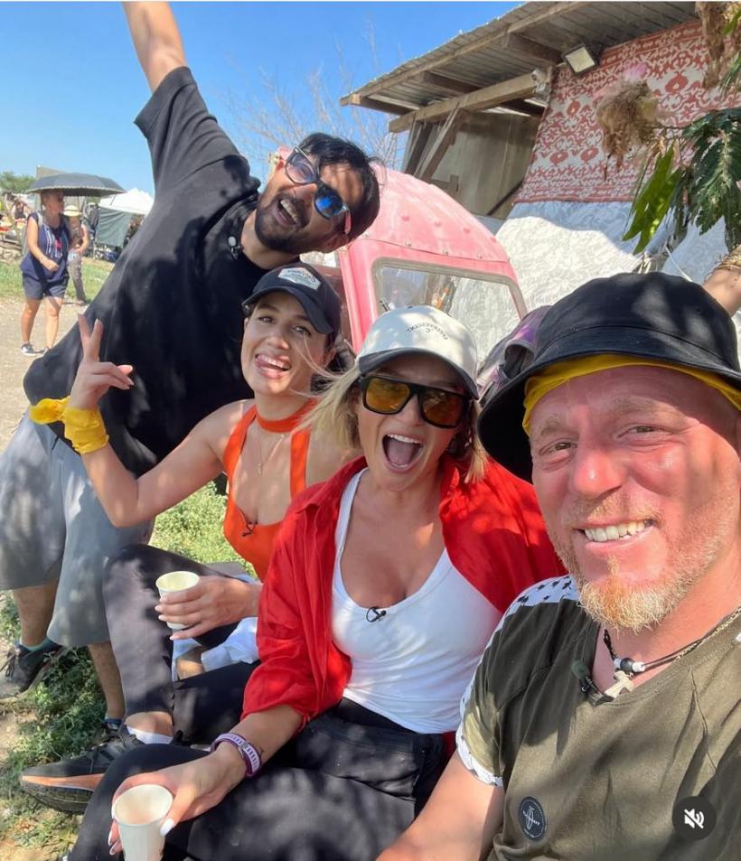 Oana Matache, Radu Siffredi, Carmen Negoiță și sora ei, Andreea trec direct la muls de capre și tuns de oi în noua etapă de la Poftiți pe la noi: Poftiți la întrecere 18958677