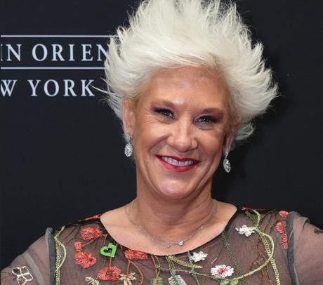 Chef Anne Burrell, vedeta emisiunilor culinare americane, a murit la 55 de ani
