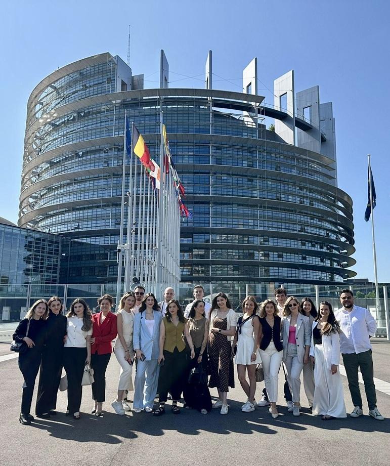 Antena Academy –  Lecția de democrație live, în băncile din Parlamentul European 18959386