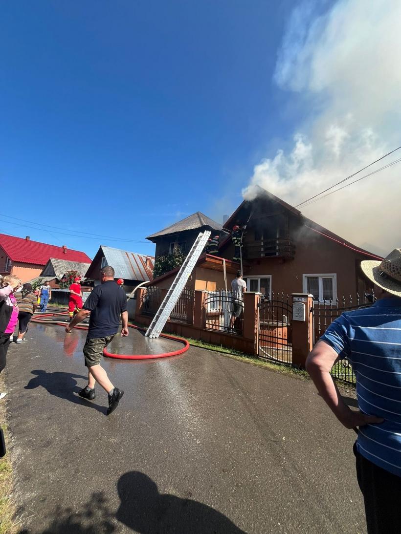 Energie electrică întreruptă în Lăpuș din cauza unui incendiu care a afectat două imobile 18959374