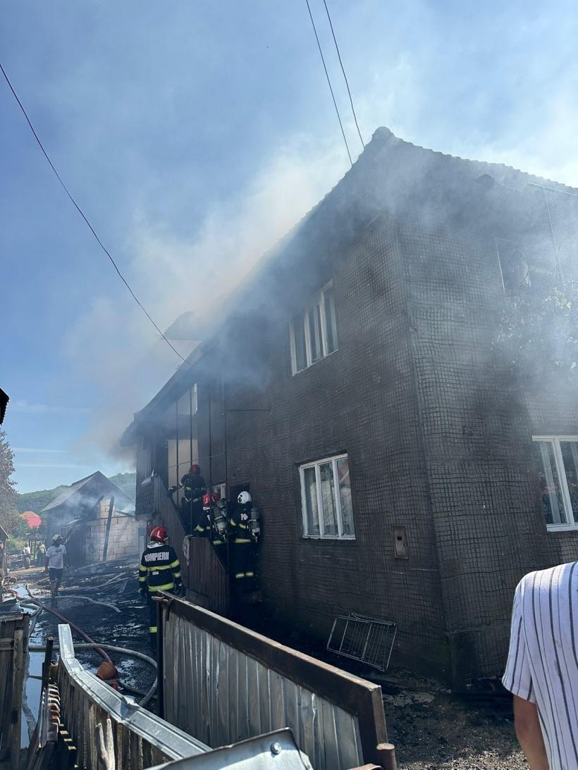 Energie electrică întreruptă în Lăpuș din cauza unui incendiu care a afectat două imobile 18959375