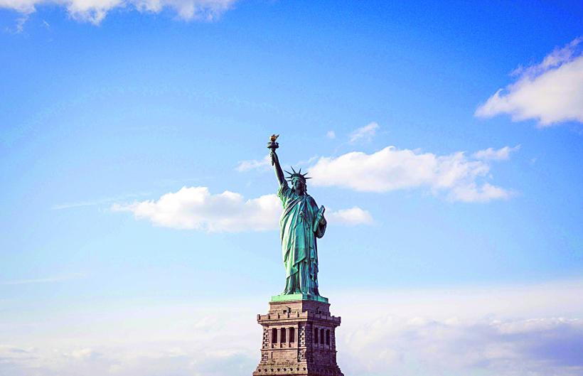 Luminița de la capătul vizei 18959284