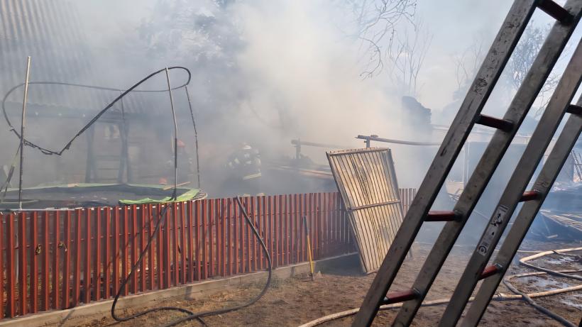 Incendiu uriaș în Giurgiu. Un parc auto și o gospodărie au luat foc 18959846