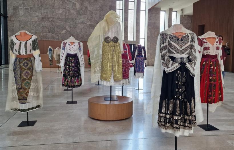 De Ziua Internațională a Iei, ARCUB deschide expoziția „Alai”, curatoriată de artista Ștefana Samfira, o pledoarie pentru Patrimoniul Viu, la Casa Eliad