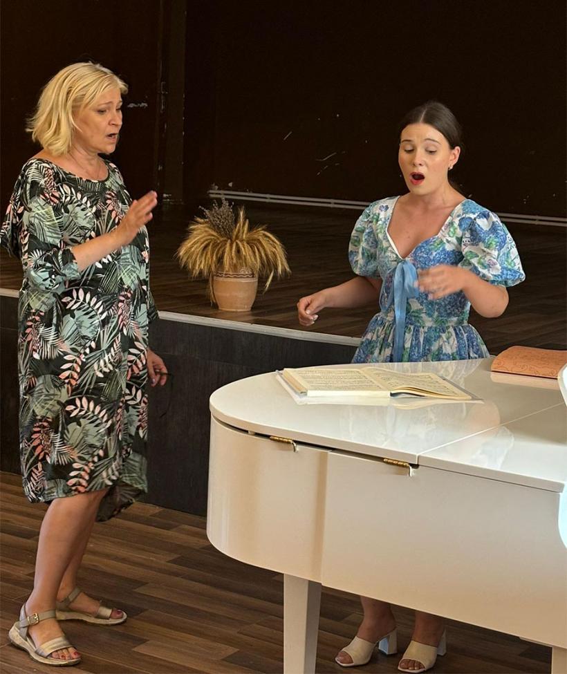 24 de tineri muzicieni, din peste 50 de candidați înscriși, vor studia cu Ruxandra Donose, Ramón Vargas și Leontina Văduva la International Salbek Opera Masterclass - ediția a III-a 18959712