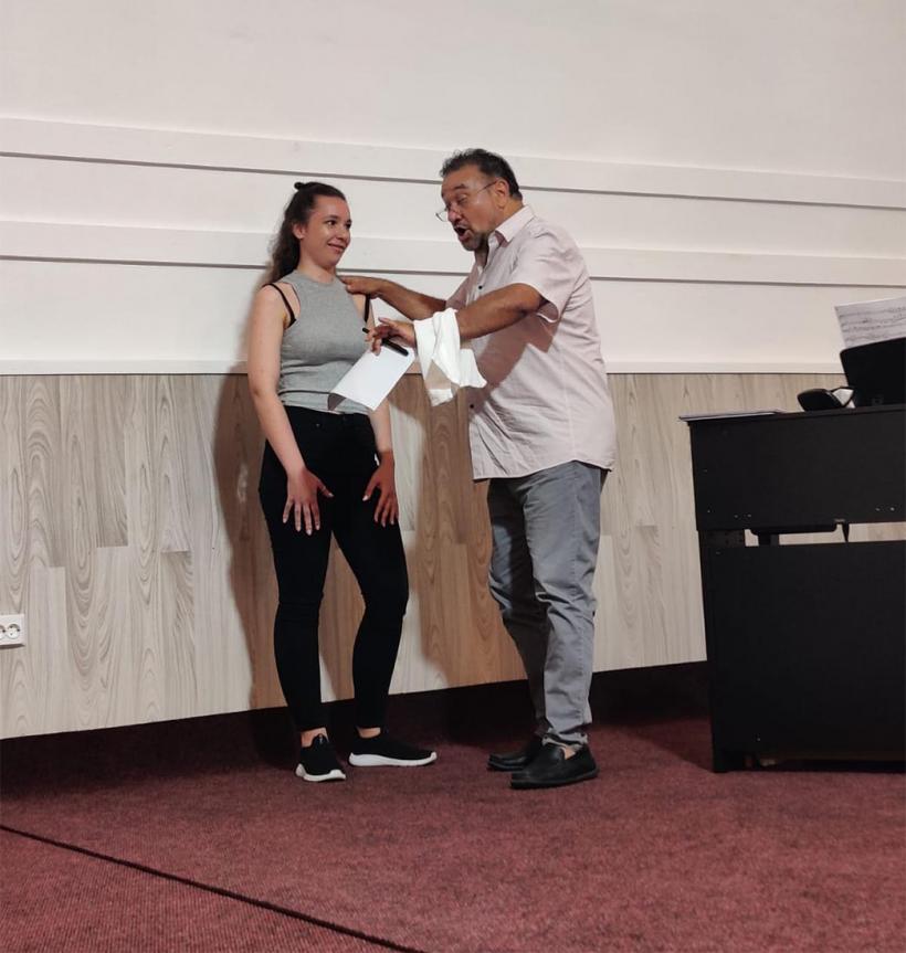 24 de tineri muzicieni, din peste 50 de candidați înscriși, vor studia cu Ruxandra Donose, Ramón Vargas și Leontina Văduva la International Salbek Opera Masterclass - ediția a III-a 18959714
