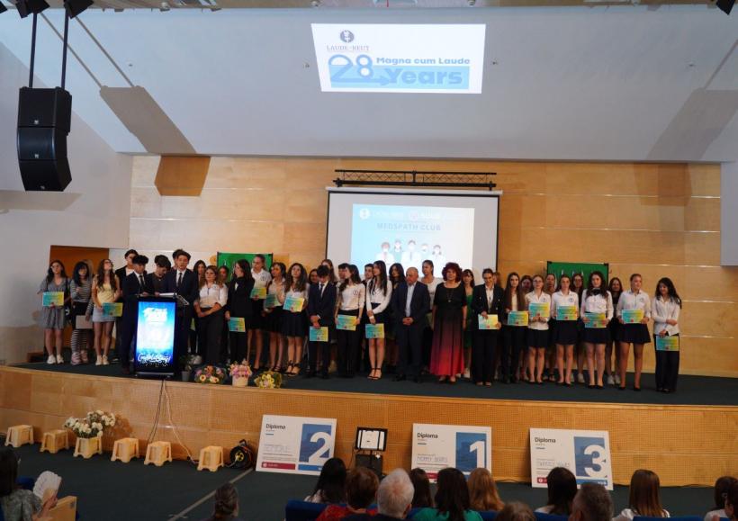 Complexul Educațional Laude-Reut celebrează performanța și excelența. Festivitatea de încheiere a anului școlar 2024–2025 și rezultate excepționale la examenul de Bacalaureat 18959936