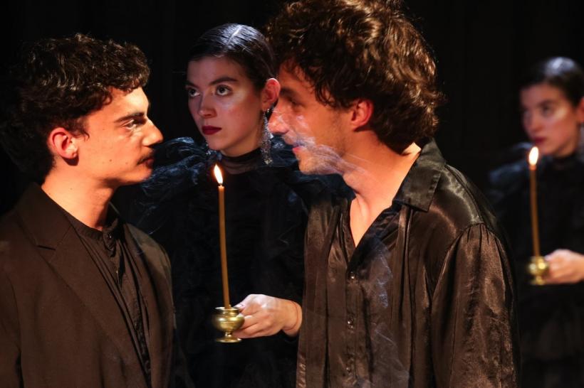 Cum a fost duminică la FITS: a treia zi a fost marcată de aplauze la scenă deschisă. Conferință Éric-Emmanuel Schmitt cu sala arhiplină și un cadou special primit de Constantin Chiriac, președintele FITS, din partea Turkish State Theaters. 18959959