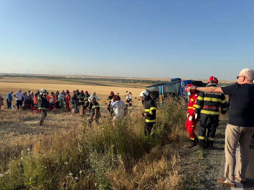 Un autocar cu 60 de ucraineni s-a răsturnat pe DN22, în Constanța