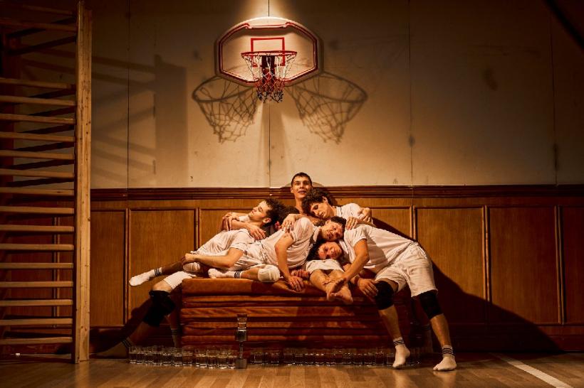 Lungul drum al zilei către noapte în regia cunoscutului regizor Timofei Kuliabin – apreciat de publicul care a umplut sala până la refuz, în a șasea zi a Festivalului Internațional de Teatru de la Sibiu 18960436