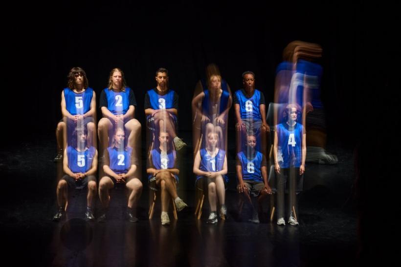 Lungul drum al zilei către noapte în regia cunoscutului regizor Timofei Kuliabin – apreciat de publicul care a umplut sala până la refuz, în a șasea zi a Festivalului Internațional de Teatru de la Sibiu 18960437