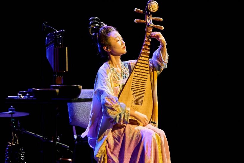 Lungul drum al zilei către noapte în regia cunoscutului regizor Timofei Kuliabin – apreciat de publicul care a umplut sala până la refuz, în a șasea zi a Festivalului Internațional de Teatru de la Sibiu 18960438