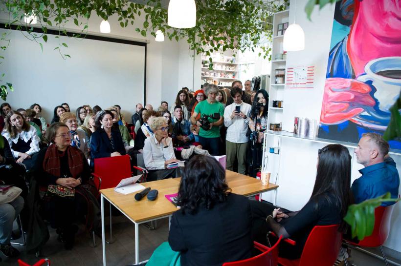 Apel pentru înscrieri la maratonul lansărilor de carte din cadrul Festivalului Național de Teatru 2025 18960591