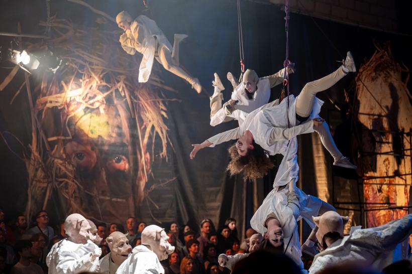 Kuranosuke Sasaki: „Am făcut deja trei proiecte cu Silviu Purcărete, cu Teatrul Radu Stanca și Tokyo Metropolitan. Pot spune că legătura dintre noi a devenit mai puternică și mai lină în suflet.” 18960714