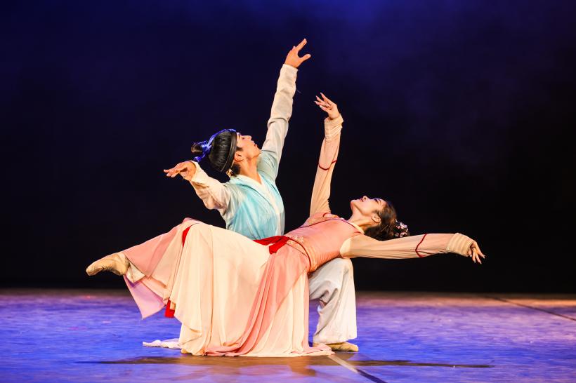 Kuranosuke Sasaki: „Am făcut deja trei proiecte cu Silviu Purcărete, cu Teatrul Radu Stanca și Tokyo Metropolitan. Pot spune că legătura dintre noi a devenit mai puternică și mai lină în suflet.” 18960716