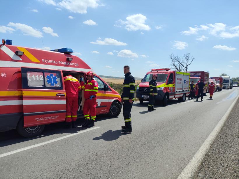 Accident rutier între două microbuze și un autoturism în Bihor: 29 de persoane implicate