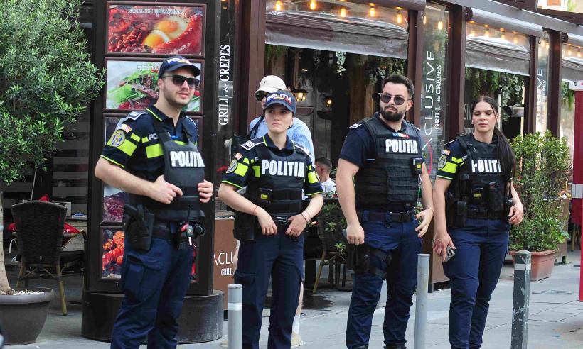 În plină criză, instituțiile și companiile statului schimbă vestimentația salariaților. Milioane de euro, sparte pe uniforme 18960690