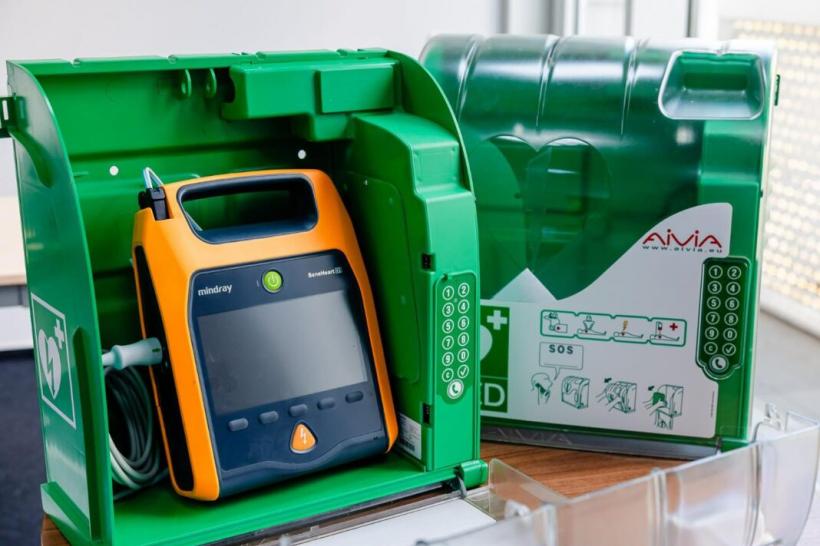 18 defibrilatoare automate externe, amplasate la mai multe instituții publice din Capitală