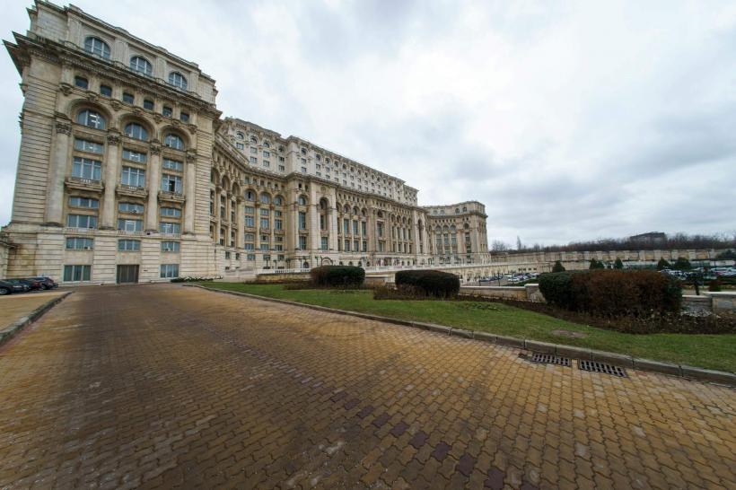 Parlamentarii ai Puterii cer interdicția, prin lege, a accesului în Casa Poporului pentru „turbulenți”