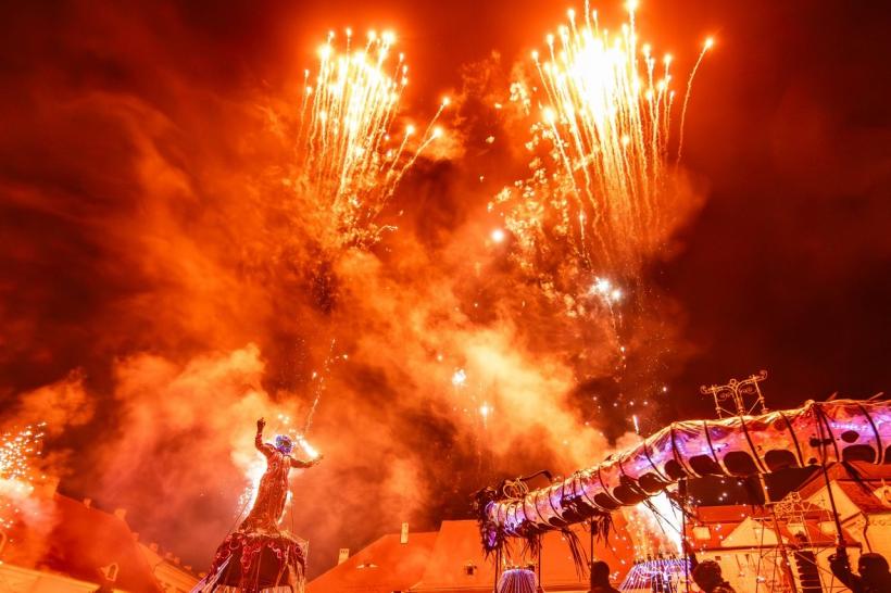 Ultimul weekend de la FITS 2025 a adus conferinţe speciale cu Kathleen Turner şi Bill Murray, Aleea și Gala Celebrităților, inegalabilul Faust 18960893