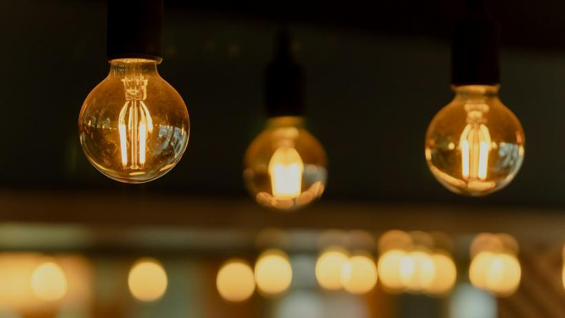 Cum îți poți schimba furnizorul: 1 iulie, ziua când s-au întors facturile mari la energia electrică 18960841