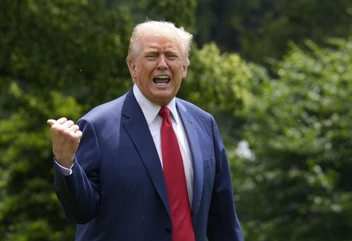 Trump lansează noul său parfum, „Victory 45-47”